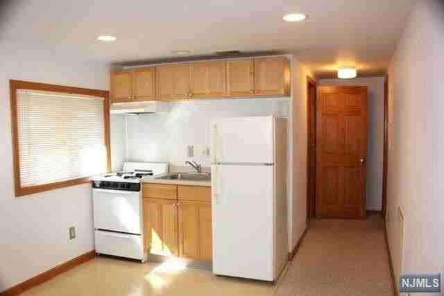 1018 Ringwood Ave - Photo 3 of 8