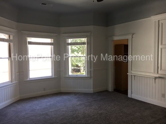 1112 G St - Photo 2 of 16