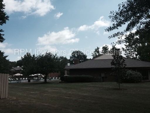 303 Westfield Dr - Photo 2 of 13