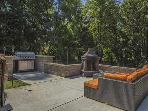 Tysons Glen Apartments & Townhomes* - Photo 3 of 10