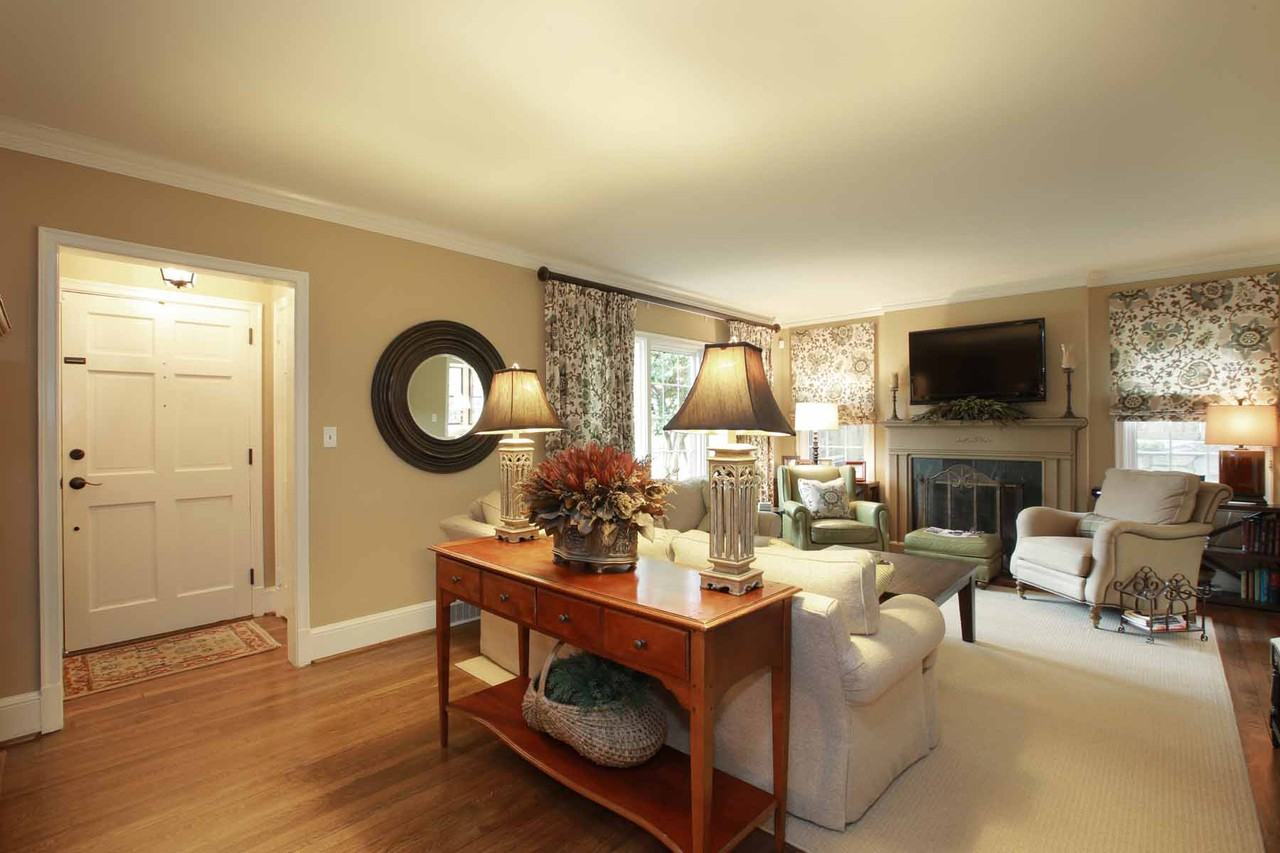 744 East Paces Ferry Rd NE - Photo 2 of 39