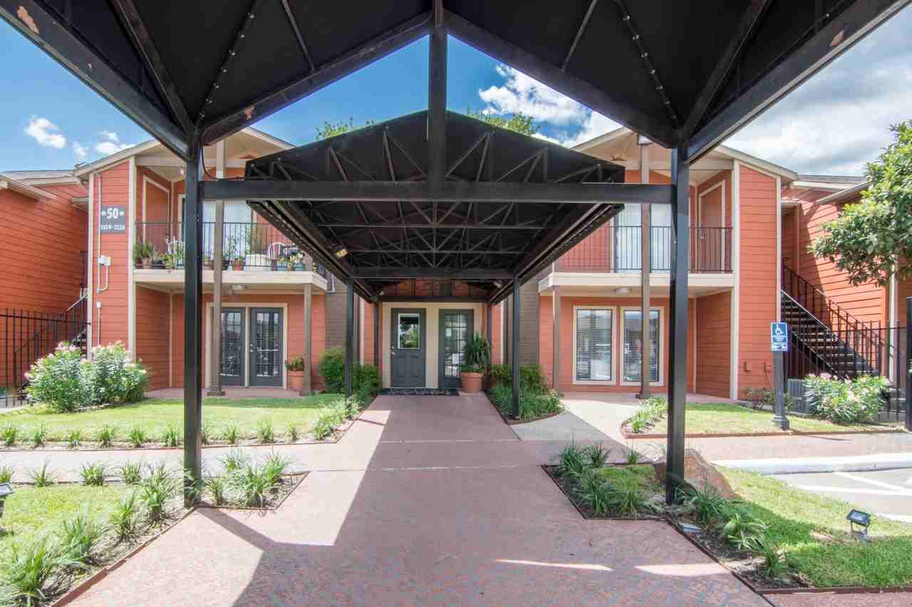 Urban Palms - Photo 3 of 39