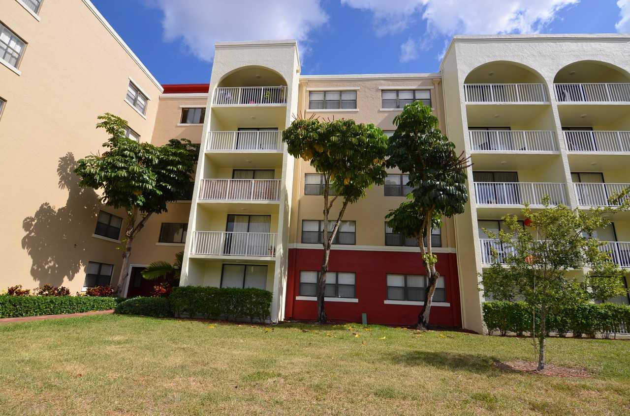 Country Club Towers - Photo 2 of 30