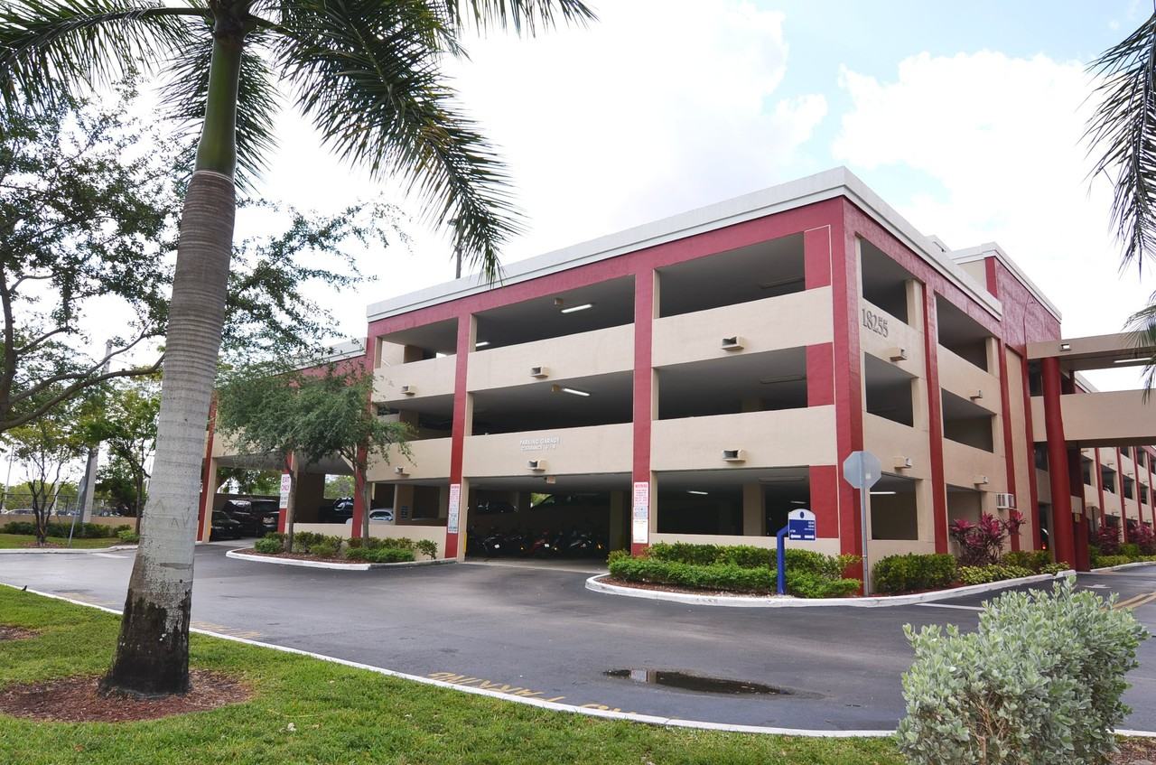 Country Club Towers - Photo 3 of 30