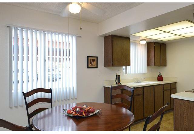 Siegel Suites Twain IV - Photo 3 of 6