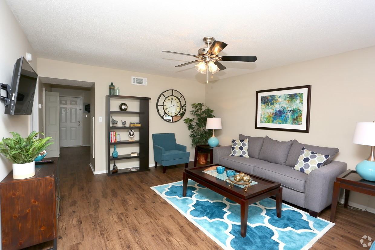 Canterbury Townhome Apartments - Photo 3 of 12