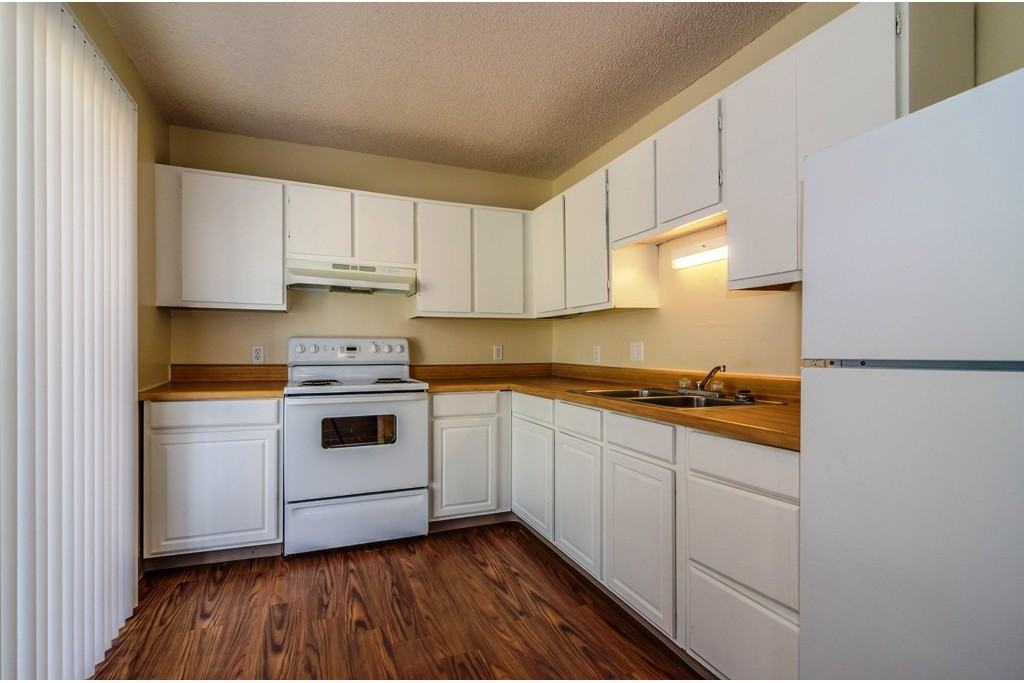 Douglas Place Apartments and Townhomes - Photo 3 of 31