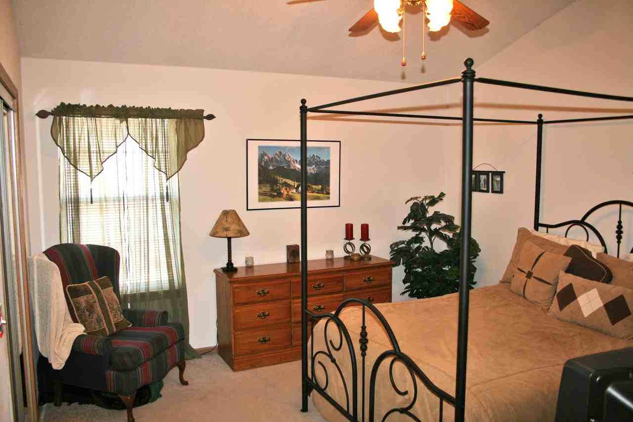 Blackbob Court Townhomes - Photo 3 of 7