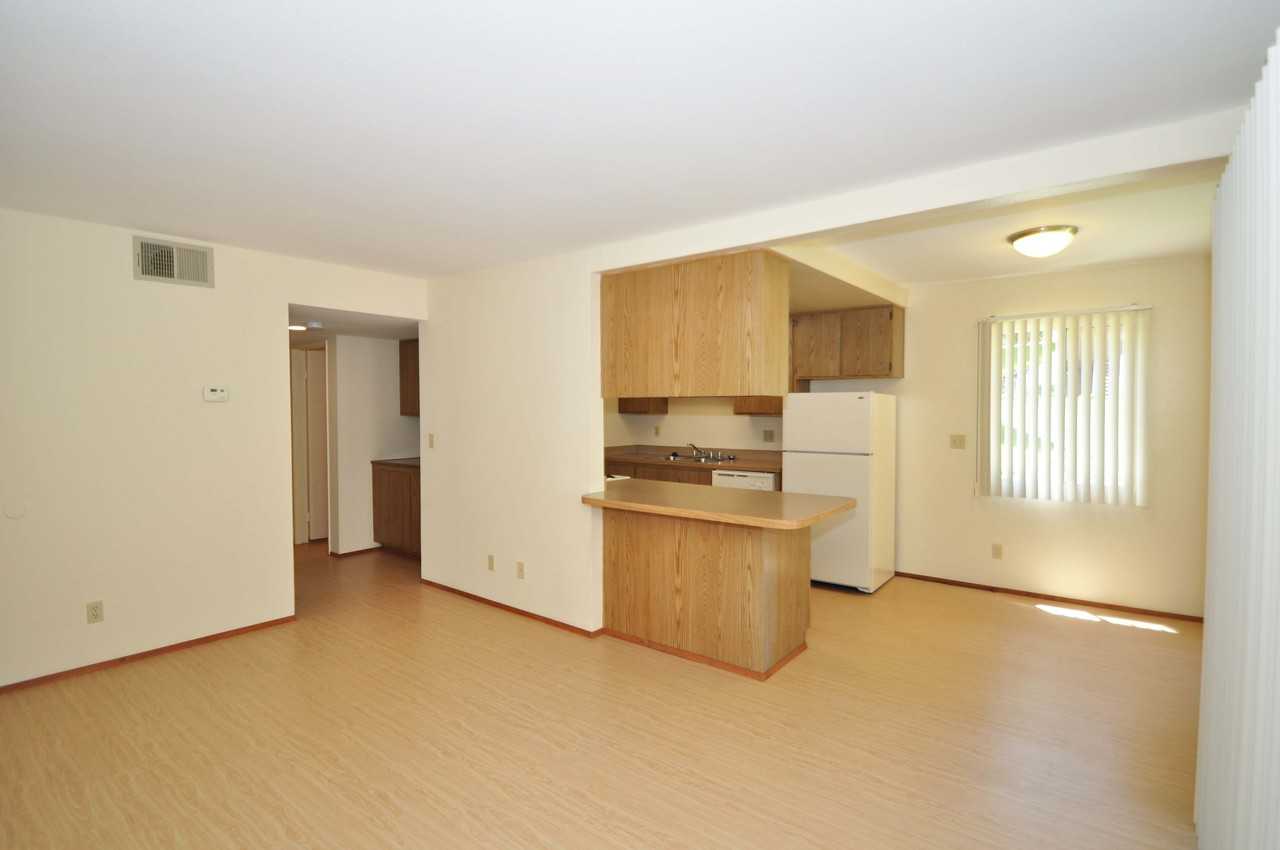 Bree Manor - Photo 3 of 50