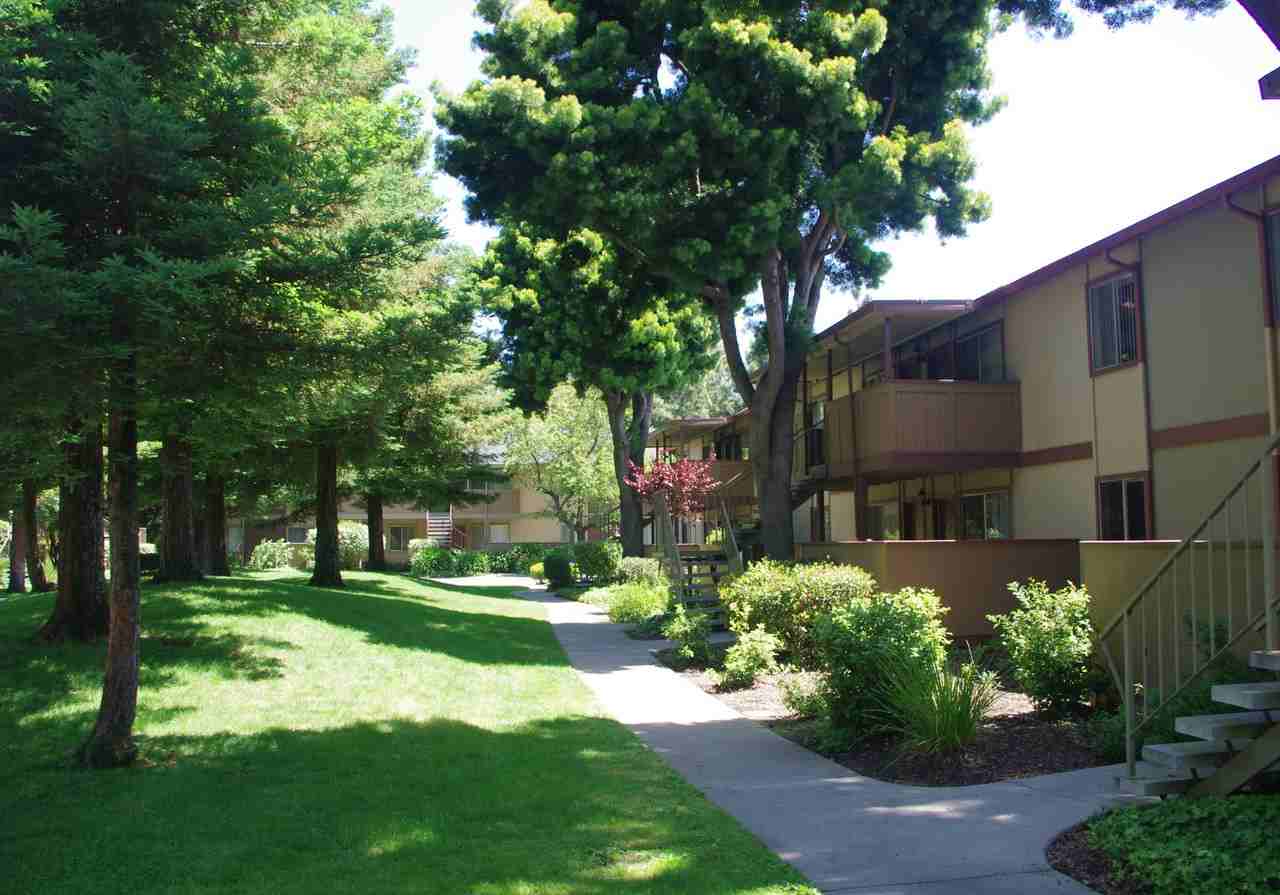 Lincoln Glen - Photo 3 of 28