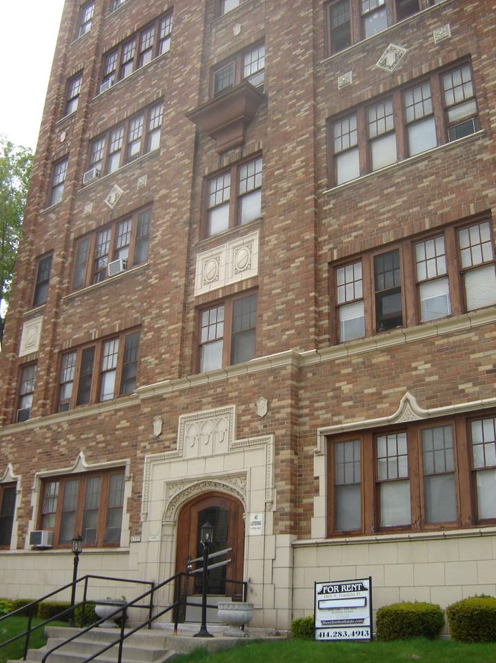 The Buckingham Apartments 1505 N Franklin Pl, Milwaukee, WI 53202