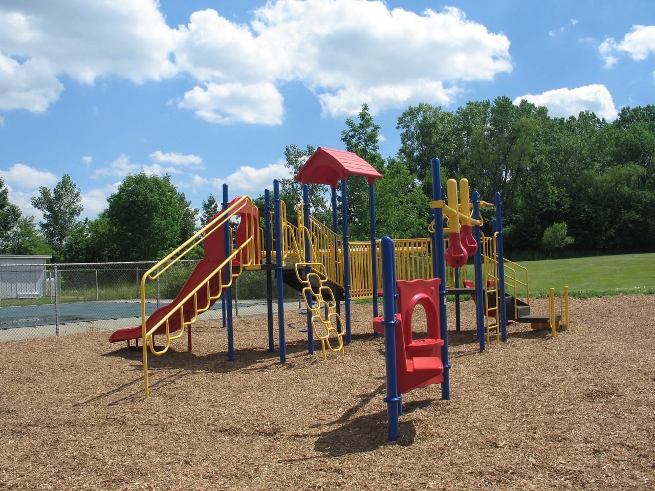 Granada Gardens Apartments - Photo 2 of 21