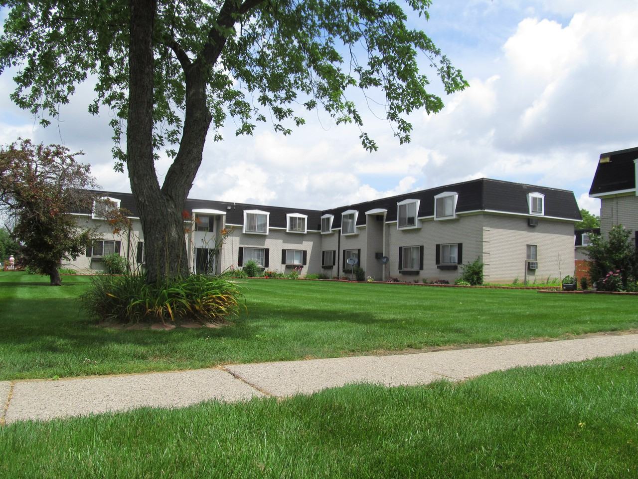 Southgate Park Apts - Photo 3 of 22