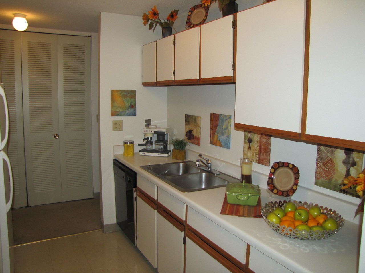 Cinnamon Lake Towers - Photo 3 of 22