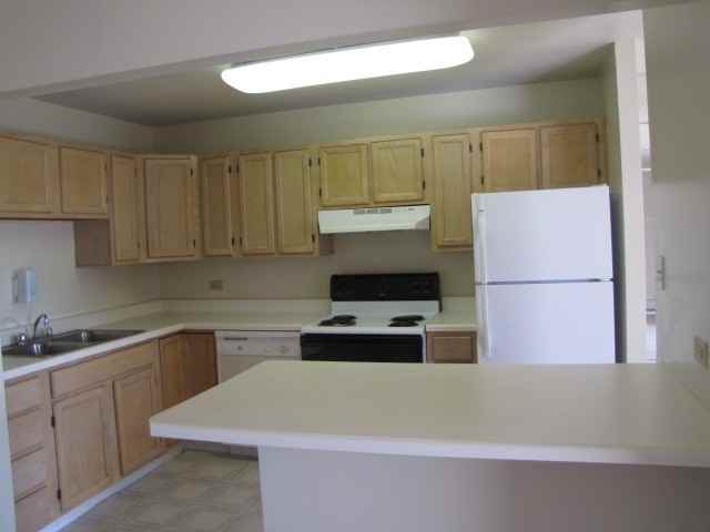 Crossroads Apartments - Photo 2 of 13