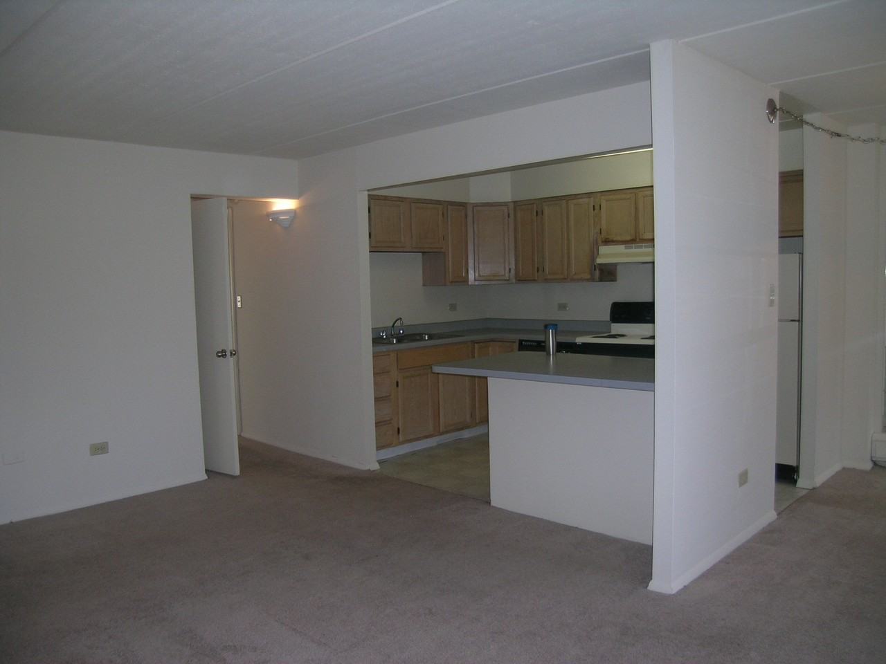 Crossroads Apartments - Photo 3 of 13