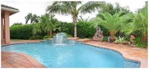 2700 Oak Tree Cir - Photo 3 of 6