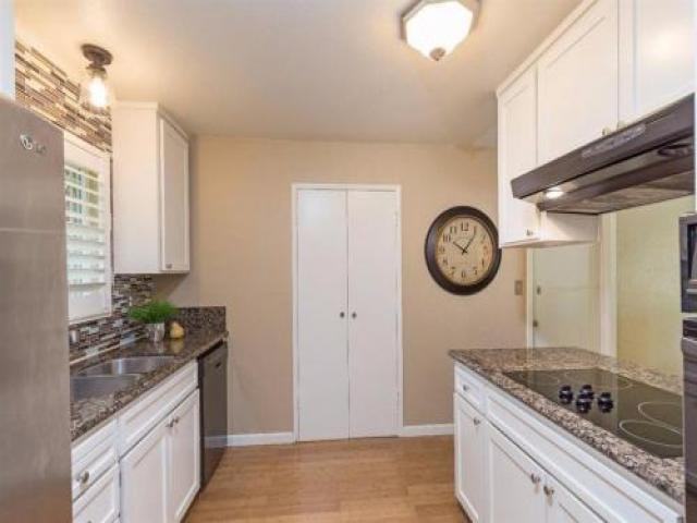 1243 Redoaks Dr - Photo 3 of 6