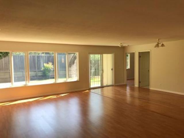 5526 Greenoak Dr - Photo 2 of 6