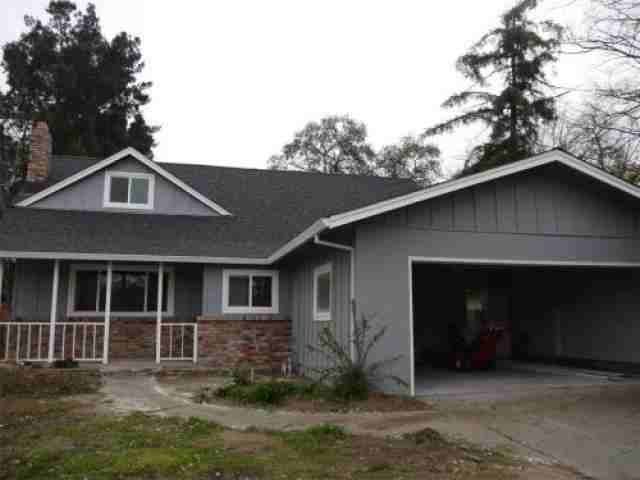 2713 Loyola Dr - Photo 2 of 6