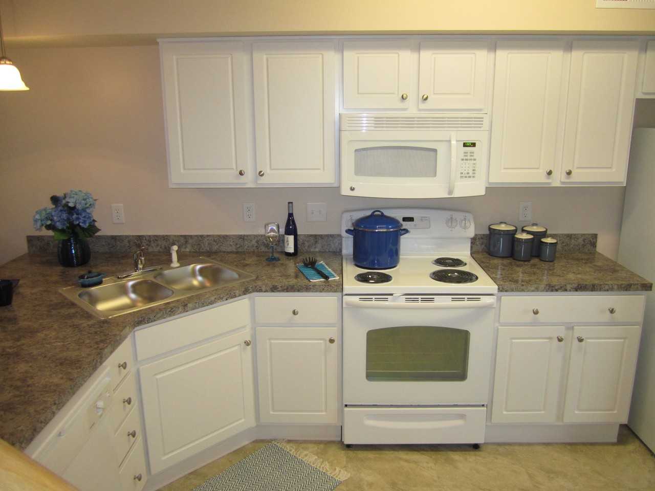 Hermitage Manor - Photo 2 of 28