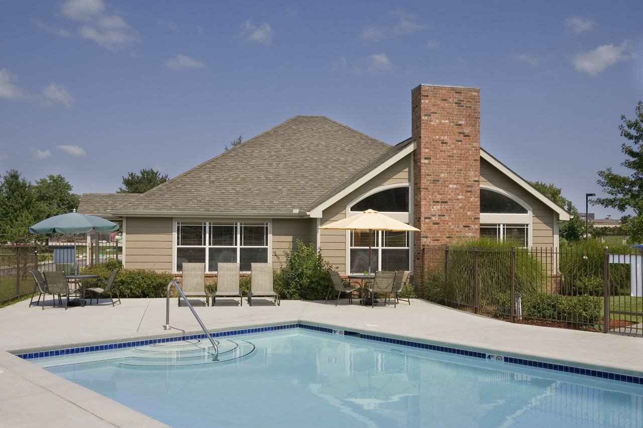 Lakewood Terrace - Photo 3 of 7