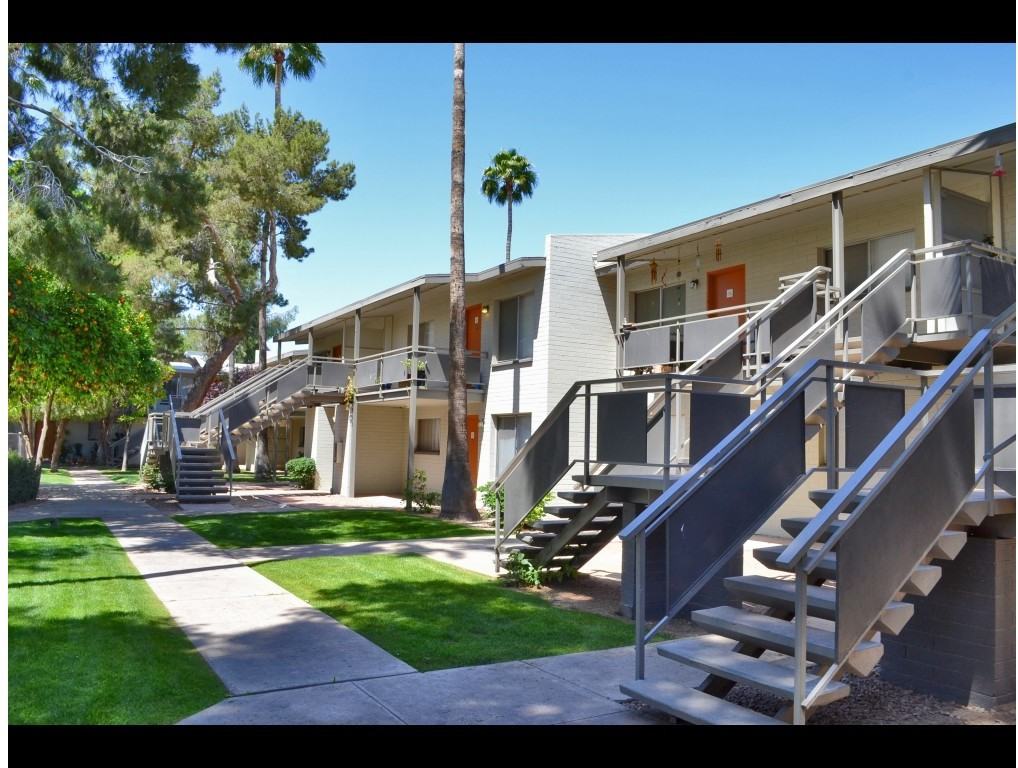 Solaris on University - Photo 2 of 13