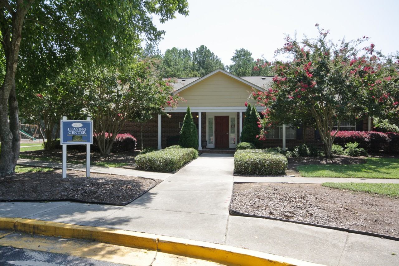 Killian Hill - Photo 2 of 20