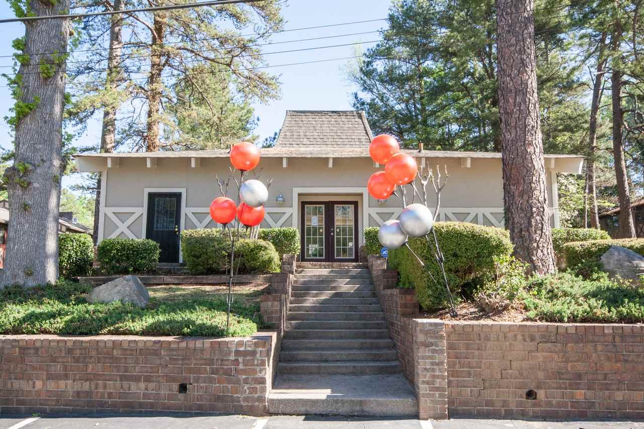 Delta Kingston Abbey - Photo 2 of 20