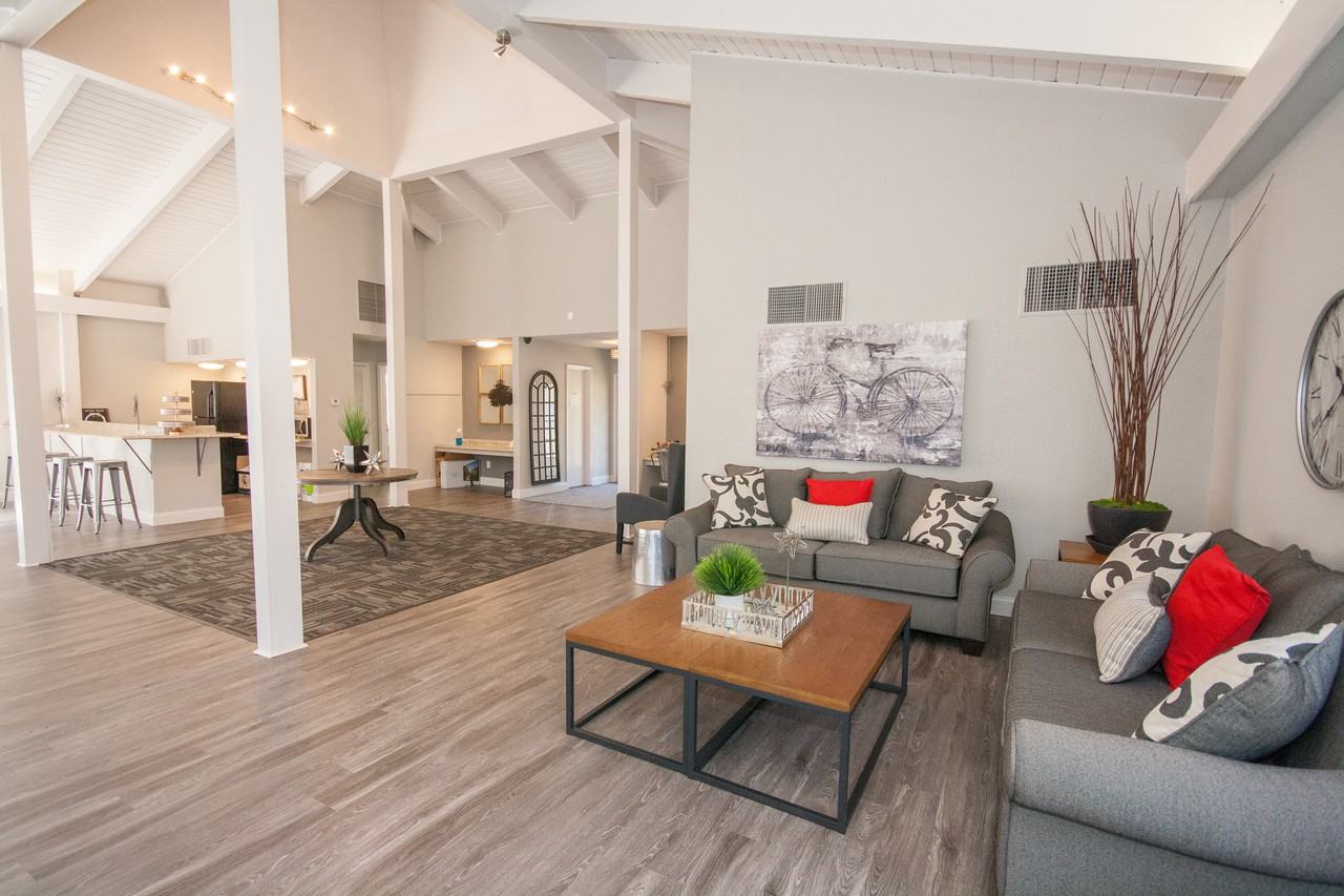 Delta Kingston Abbey - Photo 3 of 20