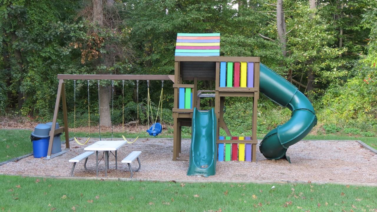 Christopher Manor - Photo 3 of 8