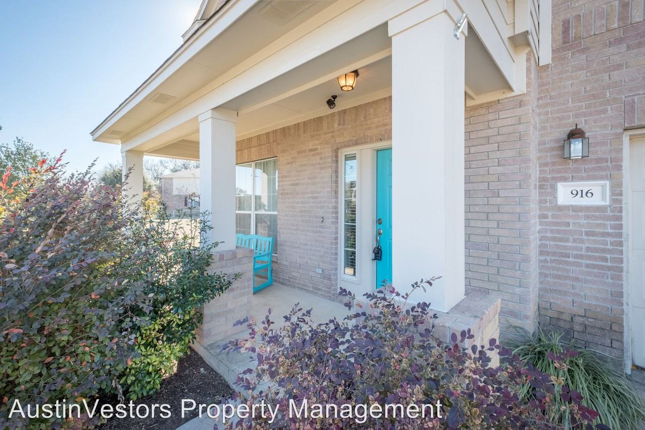 916 Brighton Pl - Photo 2 of 42