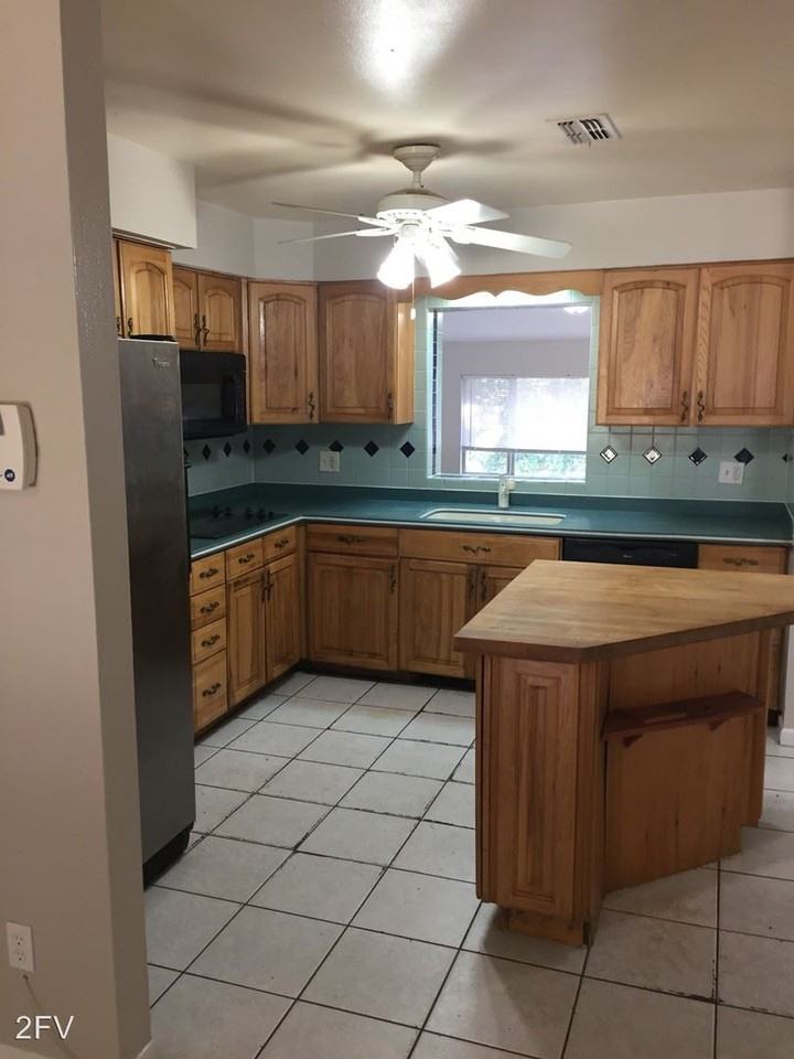 2831 Anthony St - Photo 3 of 8