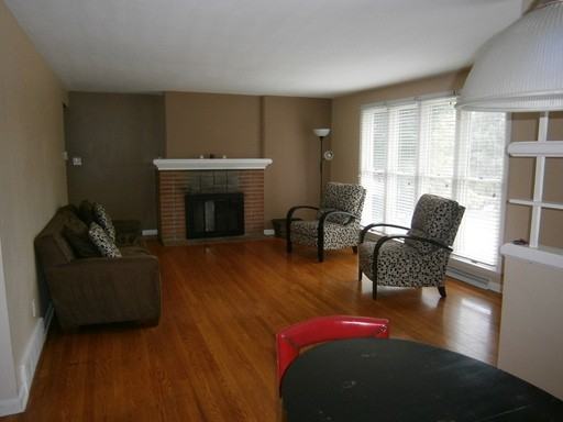 2560 Stanford Dr - Photo 3 of 7