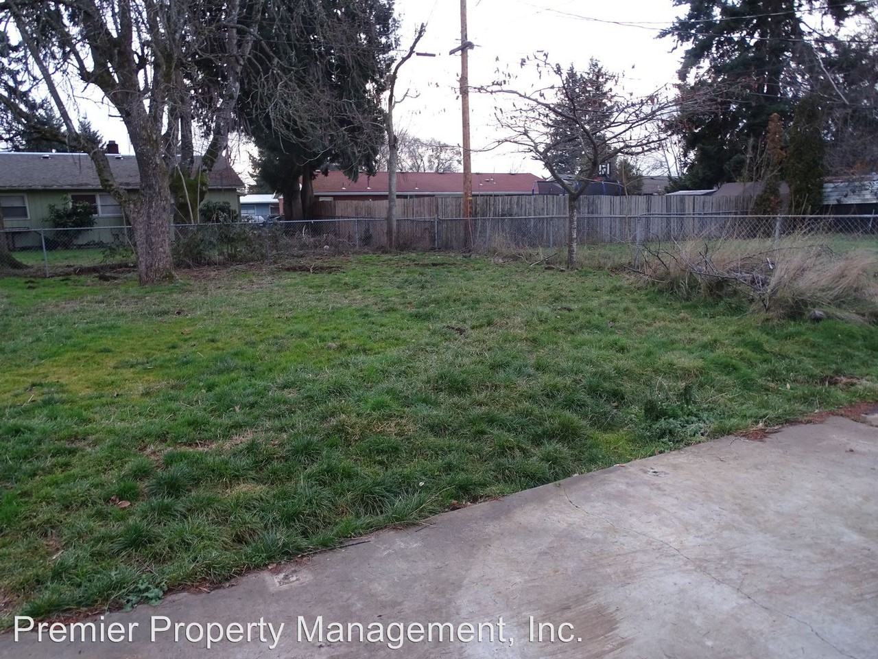 2906 NE Whitman Ave - Photo 3 of 9