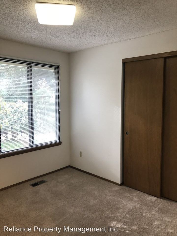 5105 SW Evelyn St - Photo 2 of 23