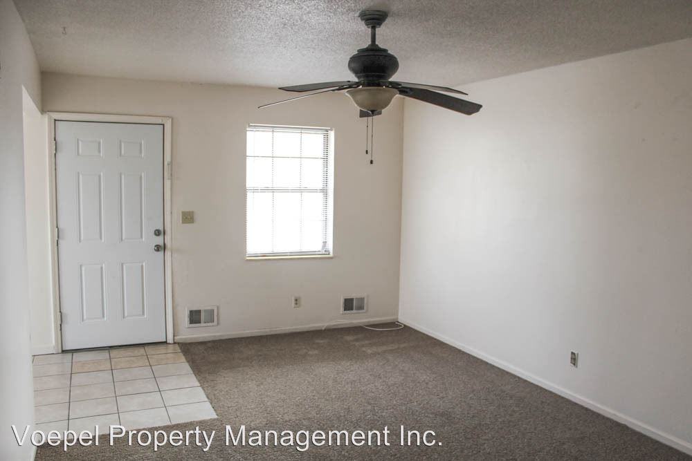 1029 SW Kingscross Rd - Photo 2 of 12