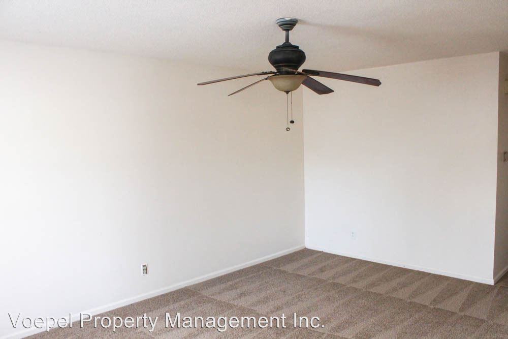 1029 SW Kingscross Rd - Photo 3 of 12