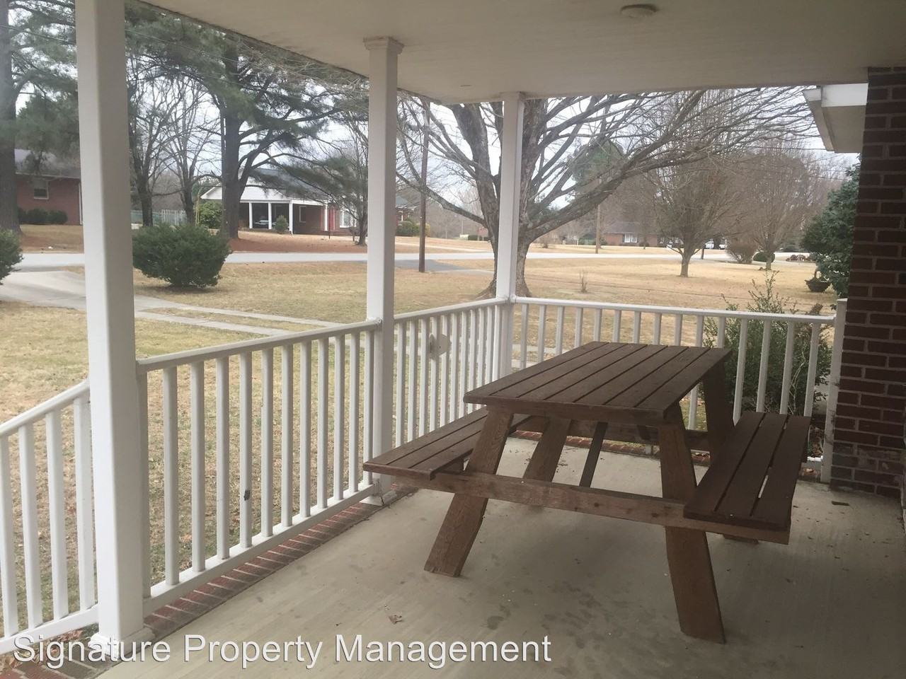 104 Mansion Dr - Photo 2 of 14
