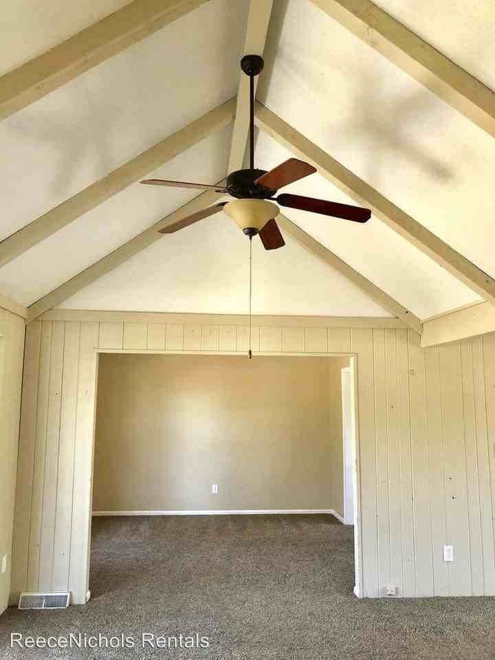 10021 Farley Ln - Photo 3 of 24