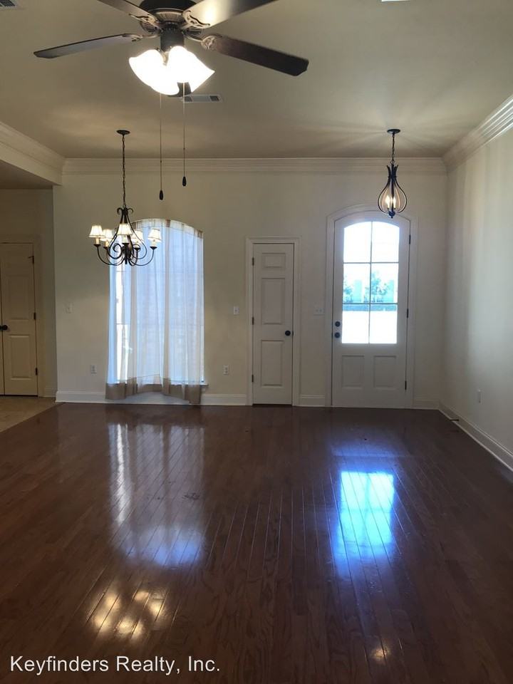 2212 Springtide Dr - Photo 3 of 33