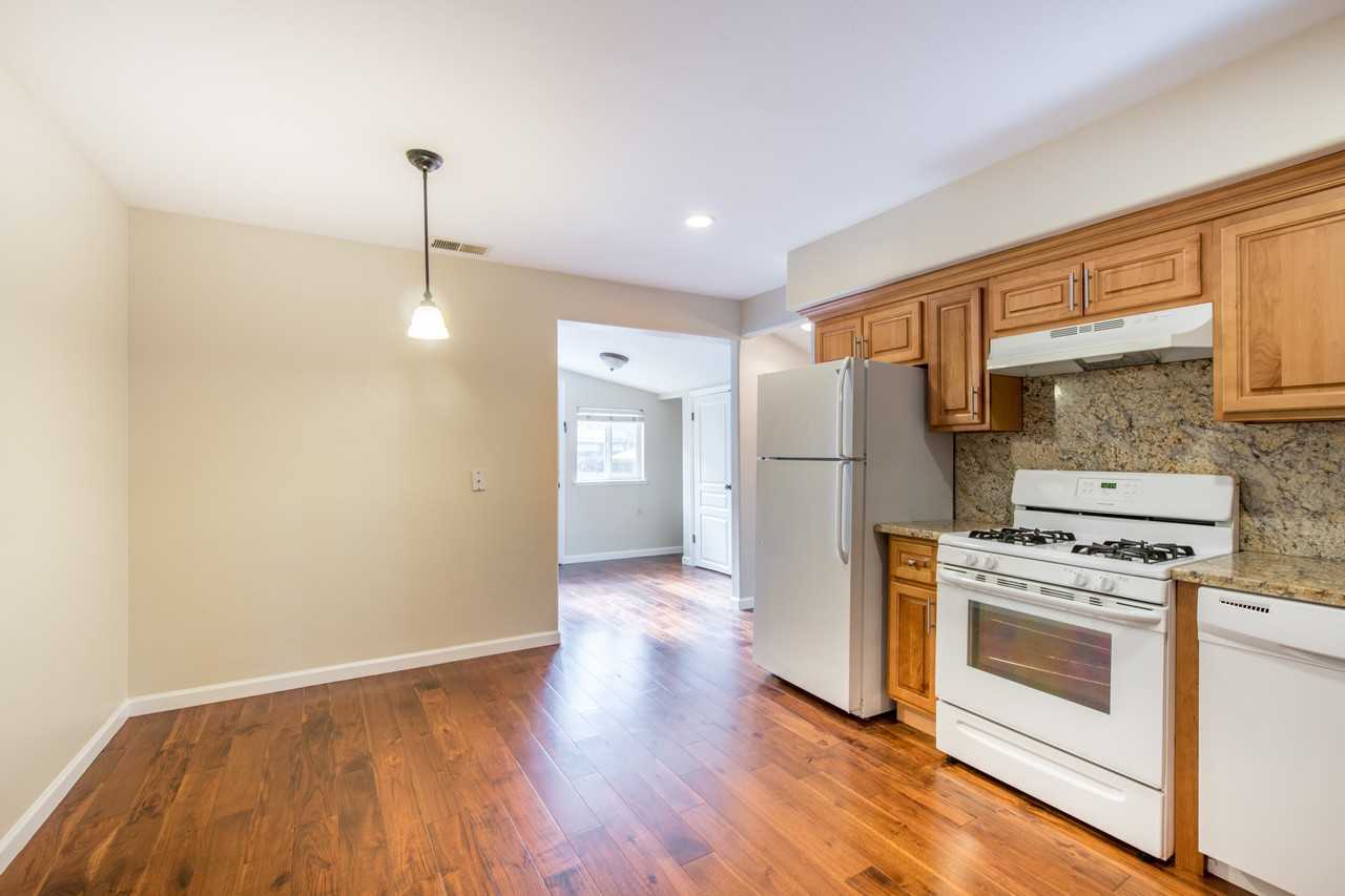 386 Brown St - Photo 2 of 14