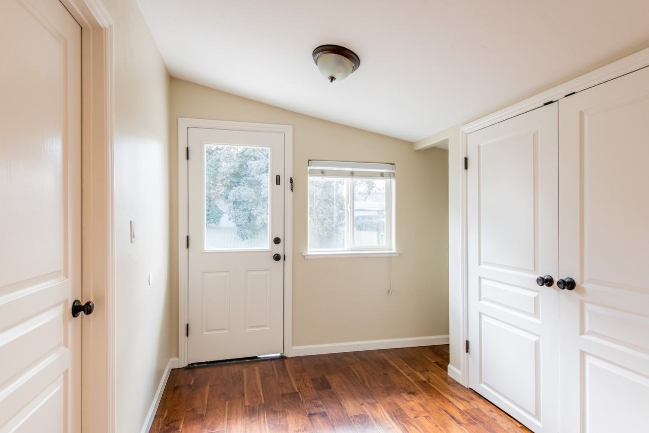 386 Brown St - Photo 3 of 14