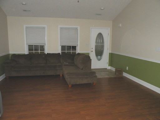 106 Redbud Ct - Photo 3 of 11