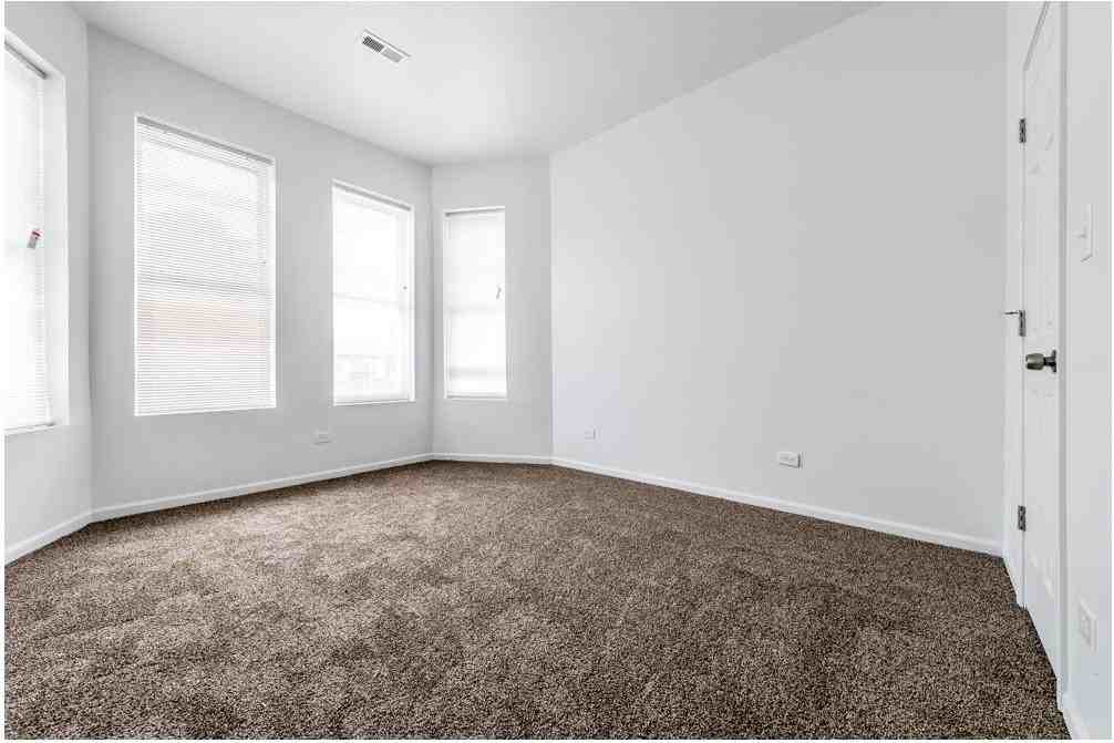 1630 S Sawyer Apartments - Photo 3 of 7