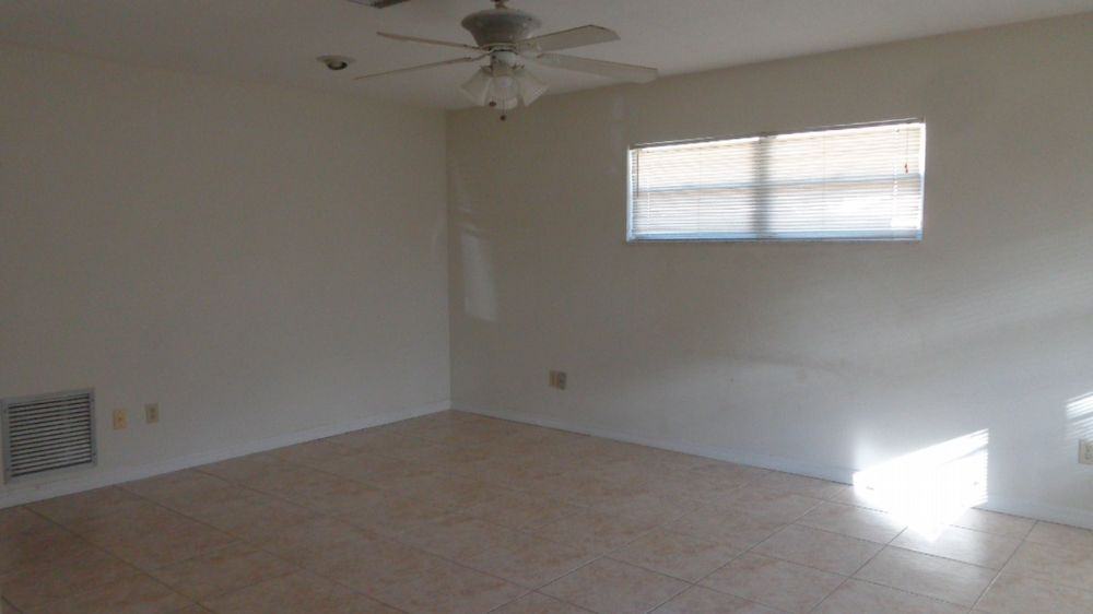 1238 Woodmere Dr - Photo 2 of 6