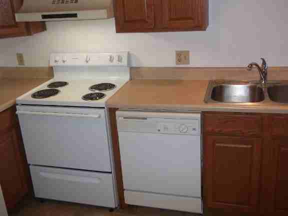 Oakwood Town Homes - Photo 3 of 8