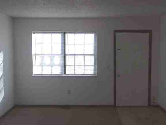 Oakwood Town Homes - Photo 2 of 8