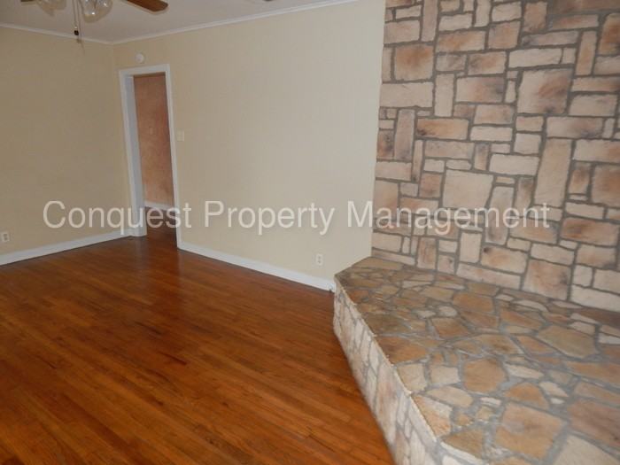 1207 Carol Ln - Photo 2 of 12