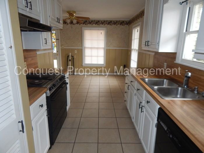 1207 Carol Ln - Photo 3 of 12